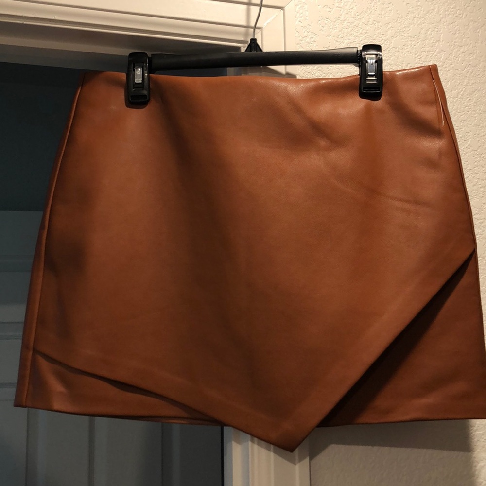 Gorgeous envelope brown leather skirt